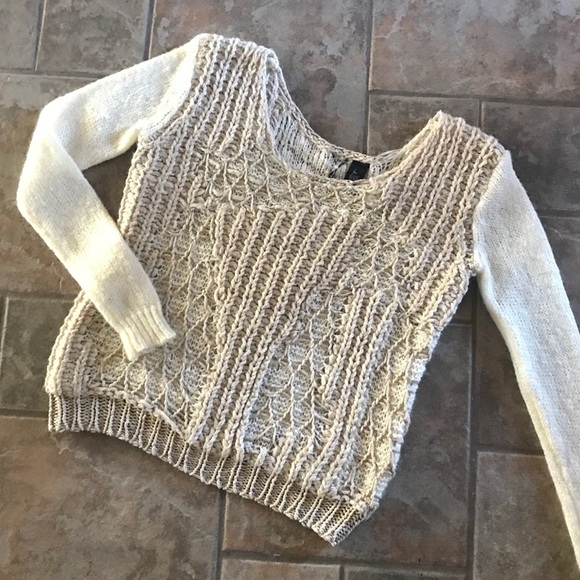 ⭐️BOGO FREE⭐️ BKE BUCKLE BOUTIQUE sweater - Picture 1 of 8